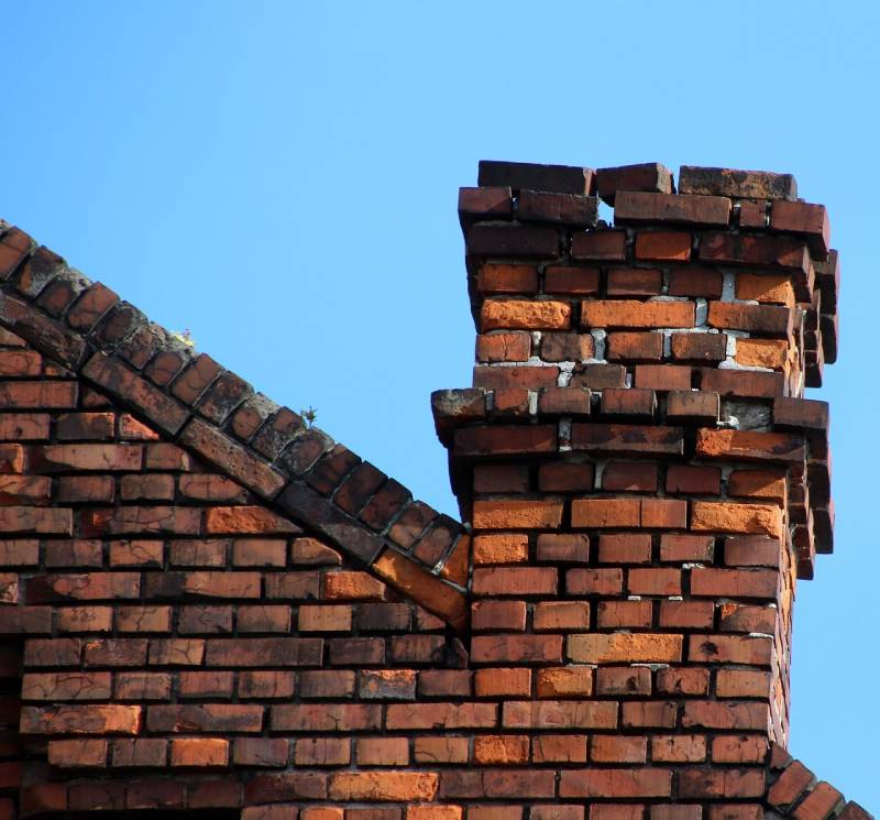 Damaged chimney on an Mesquite home showing cracks and missing mortar